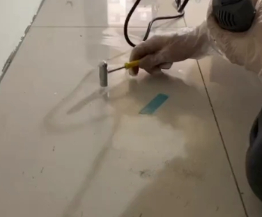 大庆市瓷砖开裂维修公司专业分享瓷砖在铺贴前如果没有沥干水分，将会导致以下问题